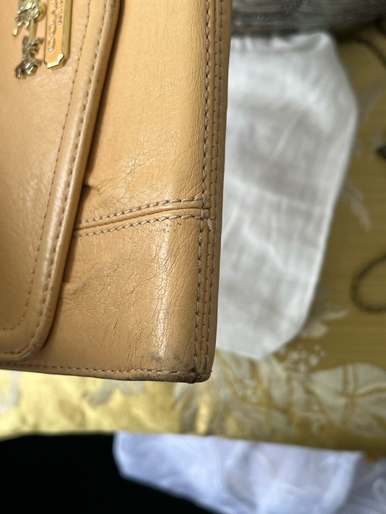 Coach Beige Leather Clutch with Gold Horse & Carriage Emblem - Picture 14 of 16